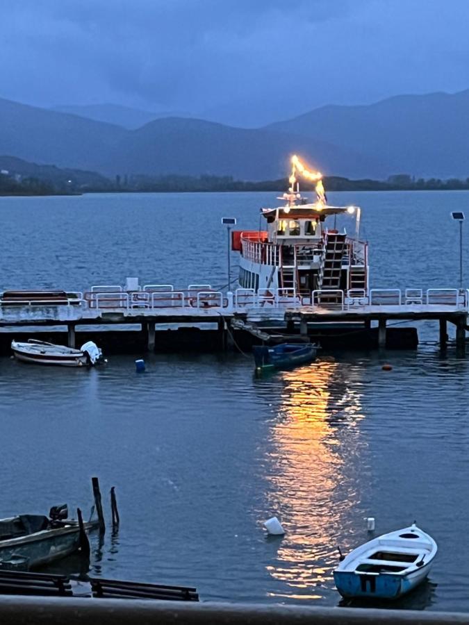 Voria Paralia カストリア エクステリア 写真